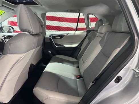 Used 2022 Toyota RAV4 XLE Premium image 11