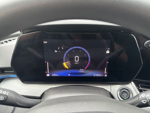 Used 2025 Chevrolet Trax LT FWD image 39