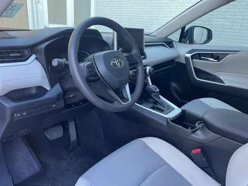 Used 2024 Toyota RAV4 XLE Premium image 9