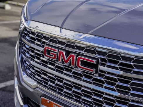 Used 2024 GMC Terrain Denali image 3