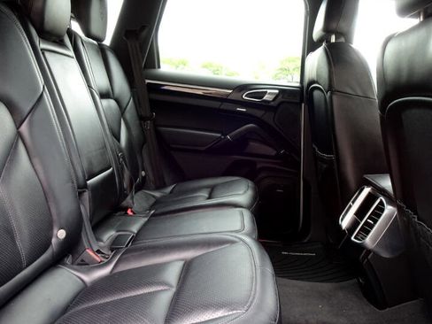 Used 2017 Porsche Cayenne Platinum Edition image 11