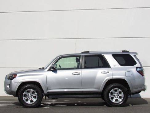 Certified 2020 Toyota 4Runner SR5 image 4