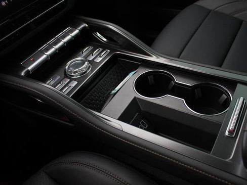 New 2026 Lincoln Nautilus Premier AWD/4WD image 47