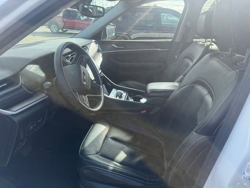 Used 2023 Jeep Grand Cherokee Limited image 12