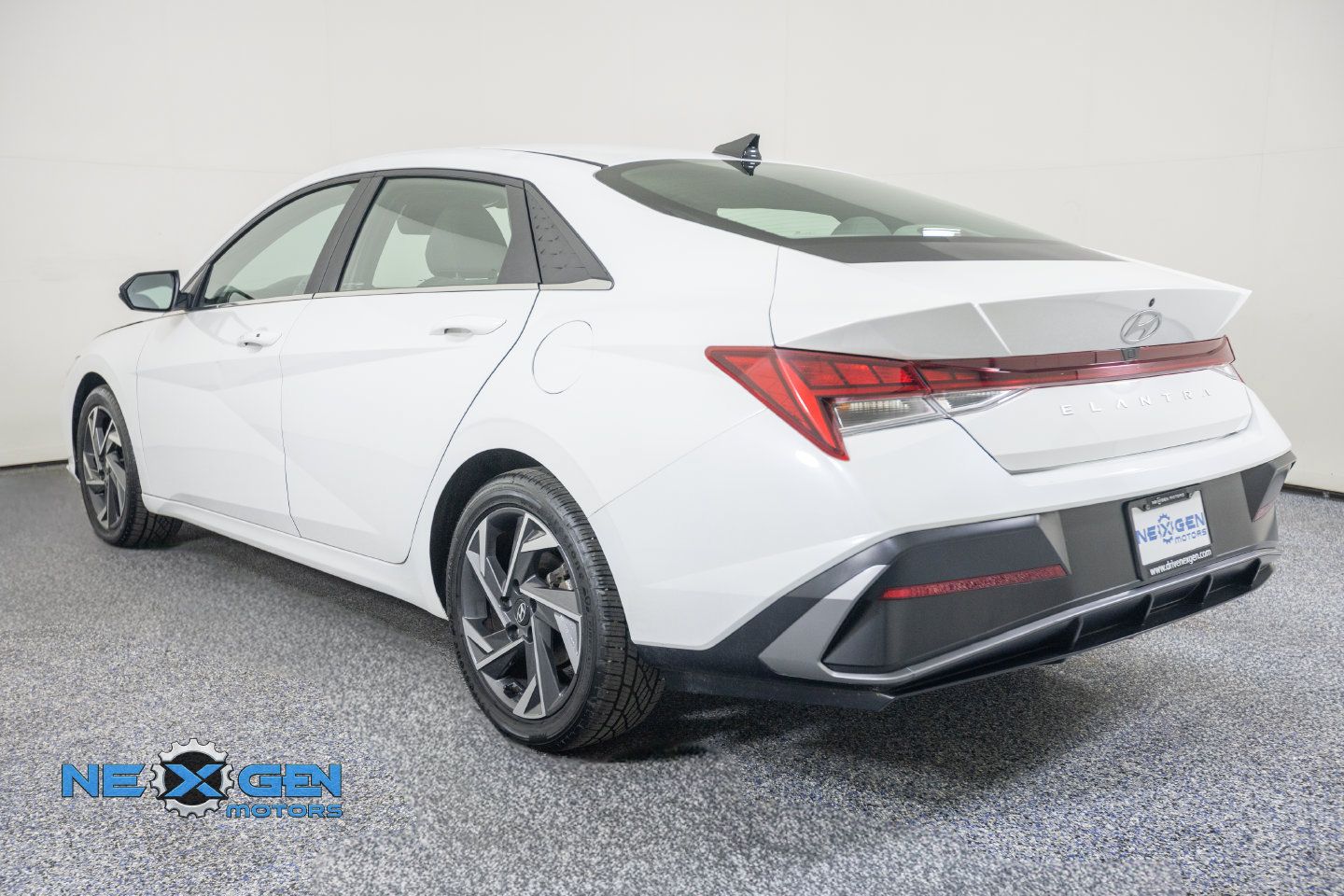 Used 2024 Hyundai Elantra SEL w/ Convenience Package FWD image 6
