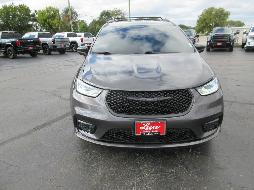 Used 2023 Chrysler Pacifica Touring-L w/ S Appearance Package FWD image 13