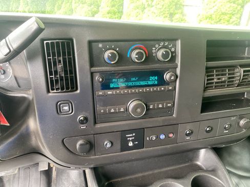 Used 2015 Chevrolet Express 2500 RWD image 13