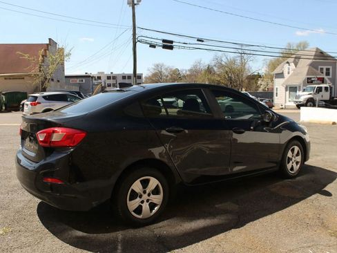 Used 2018 Chevrolet Cruze LS FWD image 7