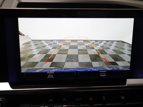 Used 2023 Chevrolet Silverado 1500 LT image 9