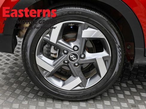 Used 2024 Hyundai Venue SEL image 30