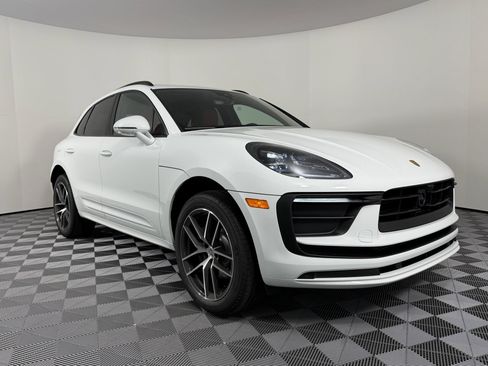 Certified 2026 Porsche Macan AWD/4WD image 7