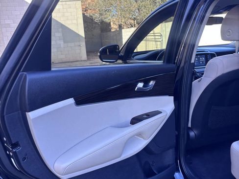 Used 2019 Kia Sorento LX w/ LX Convenience Package image 18