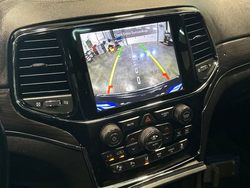 Used 2020 Jeep Grand Cherokee Overland AWD/4WD image 23