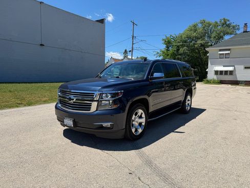 Used 2017 Chevrolet Suburban Premier AWD/4WD image 3