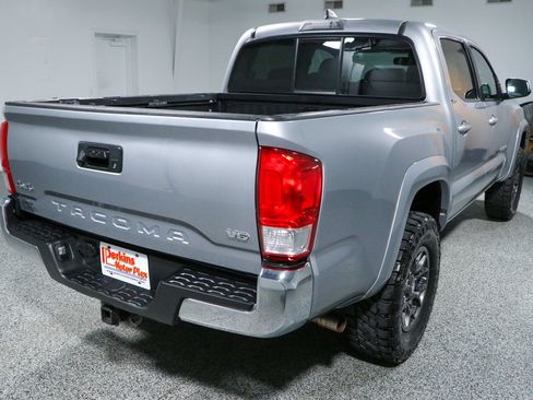 Used 2017 Toyota Tacoma SR5 AWD/4WD image 7