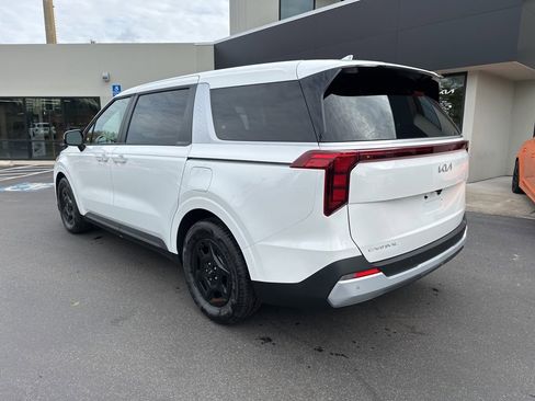New 2026 Kia Carnival LX image 9