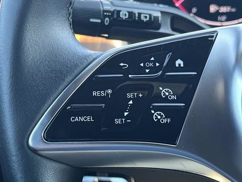 Used 2025 Mercedes-Benz GLC 300 4MATIC image 24