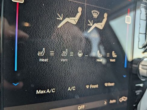 Used 2024 RAM 1500 Laramie AWD/4WD image 4