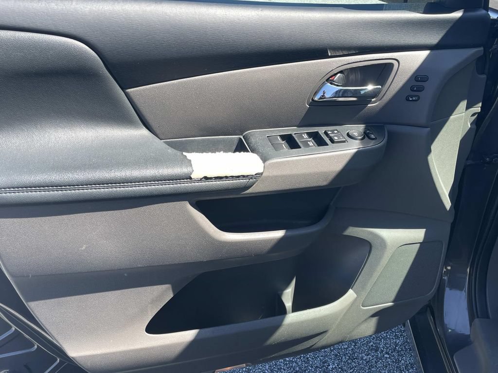 Used 2015 Honda Odyssey Touring Elite image 16