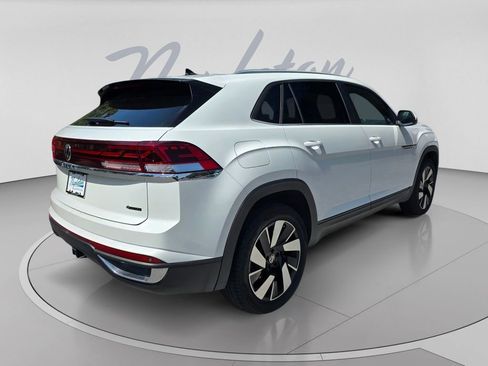 Used 2025 Volkswagen Atlas Cross Sport SE AWD/4WD image 4