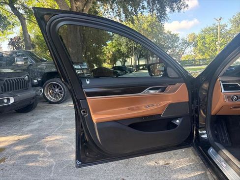 Used 2022 BMW 740i w/ Premium Package RWD image 13
