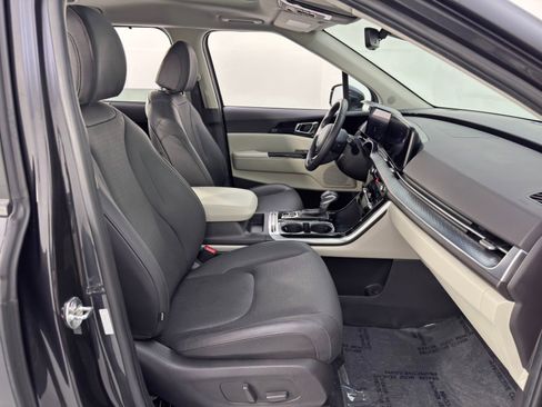 Used 2024 Kia Carnival SX Prestige image 16