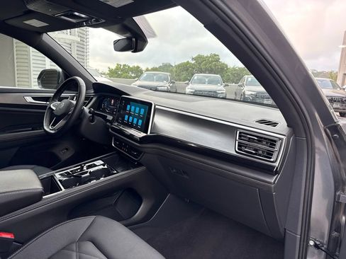 Used 2025 Volkswagen Atlas Cross Sport SE FWD image 18