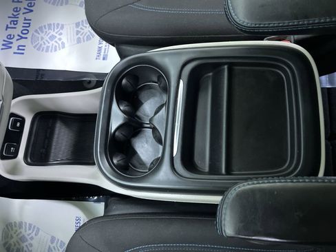 Used 2021 Chrysler Pacifica Touring w/ Cold Weather Group image 25