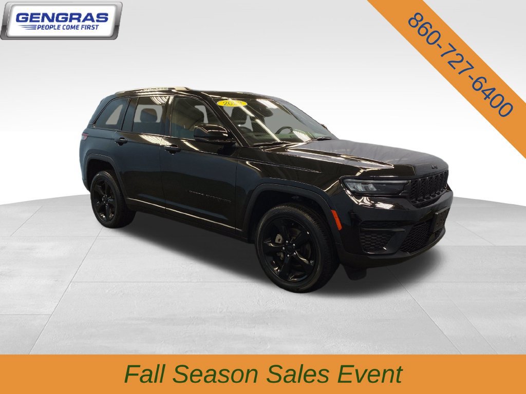 Used 2023 Jeep Grand Cherokee Altitude AWD/4WD image 9