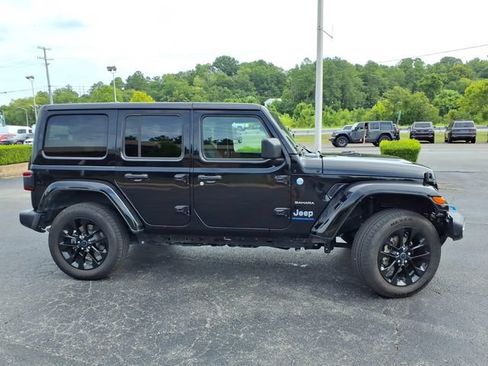 Used 2024 Jeep Wrangler Unlimited Sahara AWD/4WD image 11