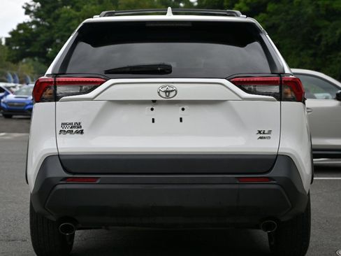 Used 2022 Toyota RAV4 XLE AWD/4WD image 4