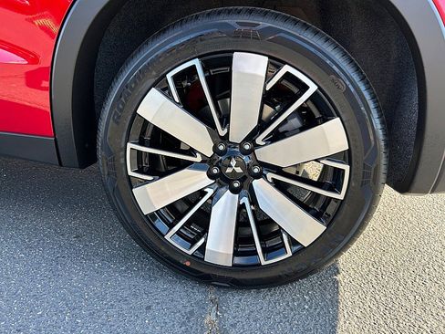 New 2025 Mitsubishi Outlander SE image 13