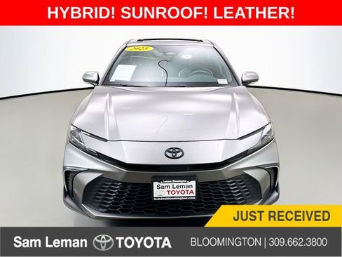Used 2025 Toyota Camry SE image 2