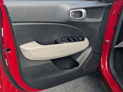 Used 2023 Hyundai Venue SEL image 10