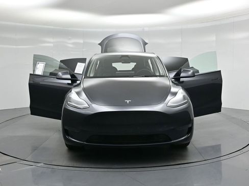 Used 2024 Tesla Model Y Long Range image 27