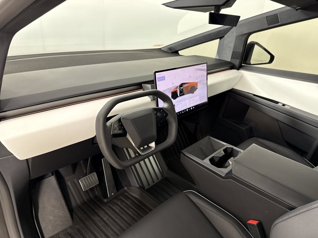 Used 2024 Tesla Cybertruck AWD Crew Cab image 4