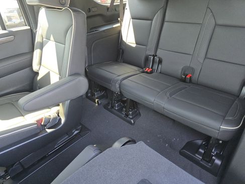 New 2025 Chevrolet Suburban Premier image 21
