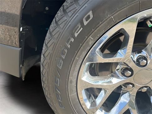 Used 2021 Chevrolet Suburban LT w/ LT Signature Plus Package image 14