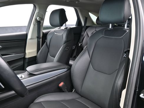 Used 2022 Genesis GV70 2.5T w/ Select Package image 10