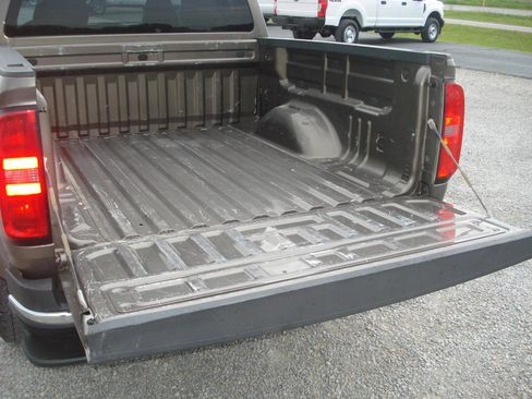 Used 2016 Chevrolet Colorado W/T w/ WT Convenience Package AWD/4WD image 12