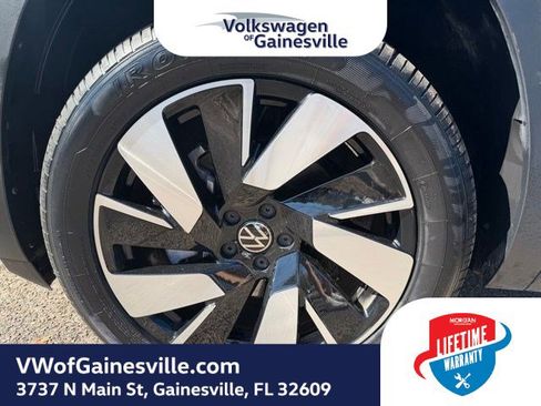 Certified 2025 Volkswagen Atlas Cross Sport SE image 26