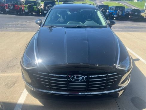 Used 2023 Hyundai Sonata SE w/ Preferred Accessory Package FWD image 2