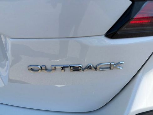 Used 2022 Subaru Outback Premium AWD/4WD image 5