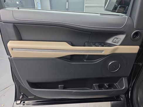 Used 2024 Ford Expedition Limited image 25