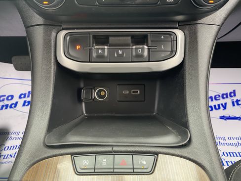 Used 2023 GMC Acadia SLE w/ Driver Convenience Package image 13