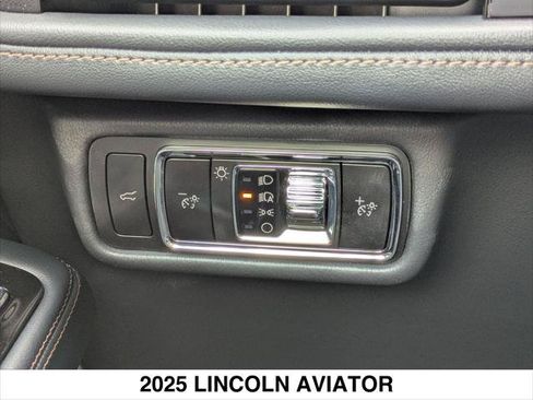 Used 2025 Lincoln Aviator Reserve w/ Equipment Group 201A AWD/4WD image 21