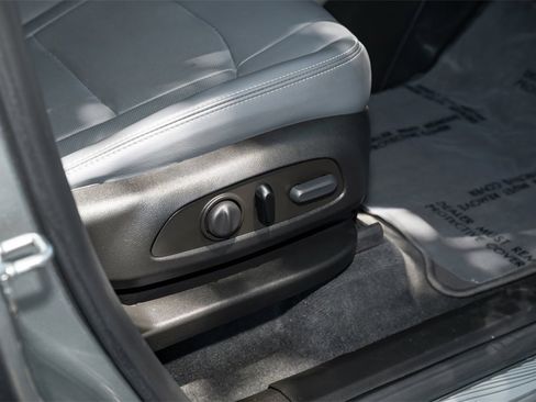 Used 2024 Buick Enclave Essence w/ Sport Touring Edition image 43