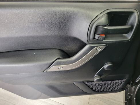 Used 2017 Jeep Wrangler Sport w/ Connectivity Group AWD/4WD image 17