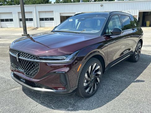 New 2025 Lincoln Nautilus Reserve image 3