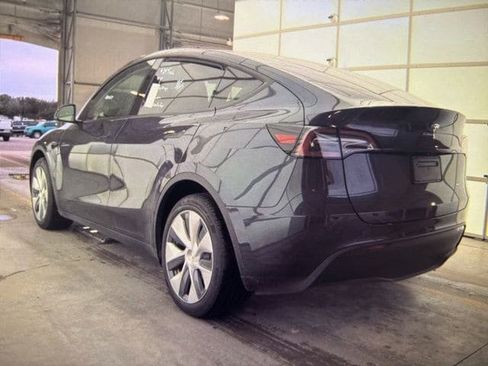 Used 2024 Tesla Model Y Long Range image 6